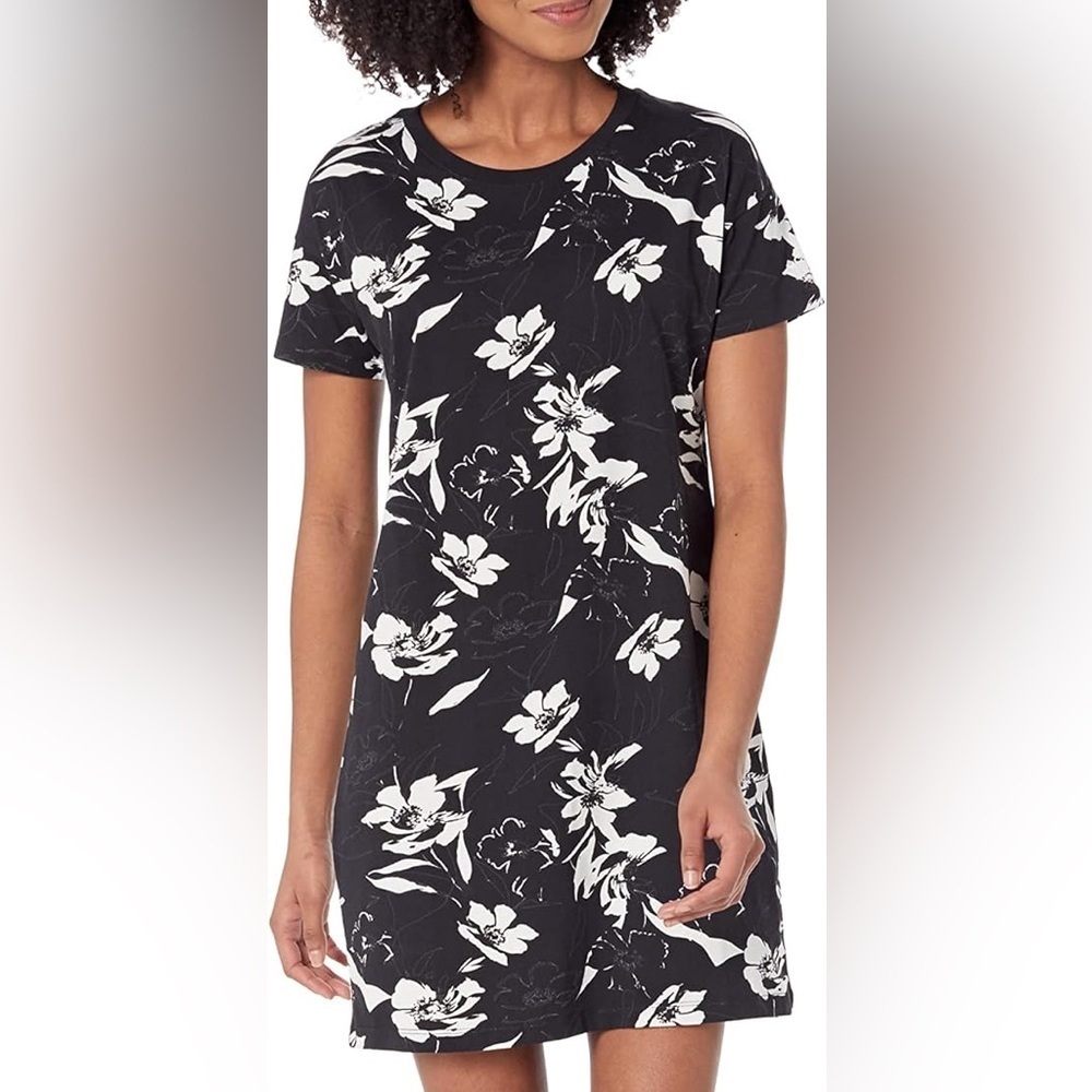 Columbia size M Black and White Floral T shirt Dress with short sleeves, cotton